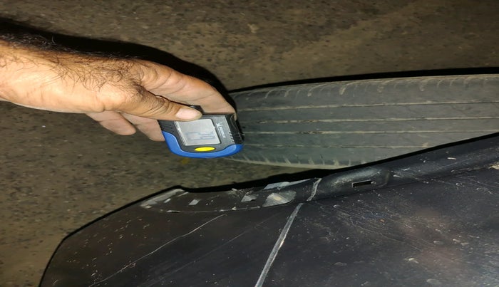 2021 Mahindra XUV300 W6 1.2 PETROL, Petrol, Manual, 1,09,729 km, tyre