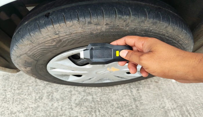 2010 Maruti Swift VXI, Petrol, Manual, 79,040 km, tyre