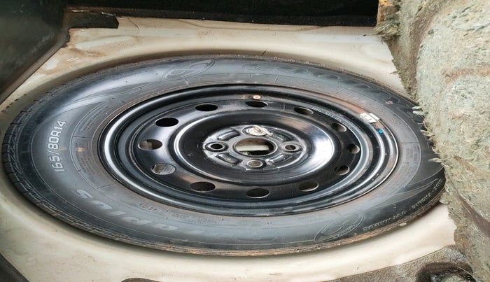 2010 Maruti Swift VXI, Petrol, Manual, 79,040 km, tyre