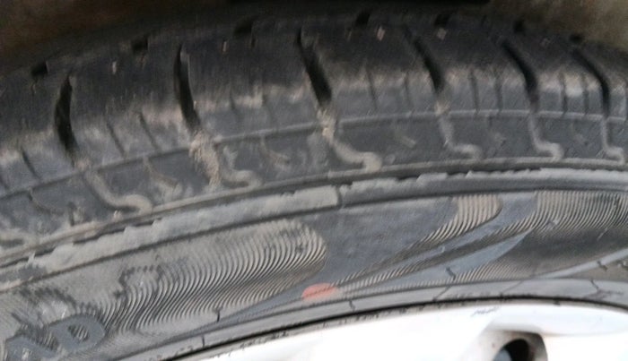 2012 Chevrolet Beat PS PETROL, Petrol, Manual, 1,21,920 km, tyre