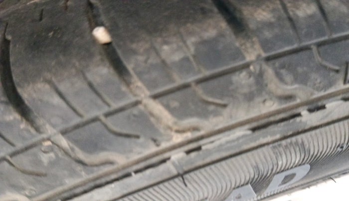 2012 Chevrolet Beat PS PETROL, Petrol, Manual, 1,21,920 km, tyre