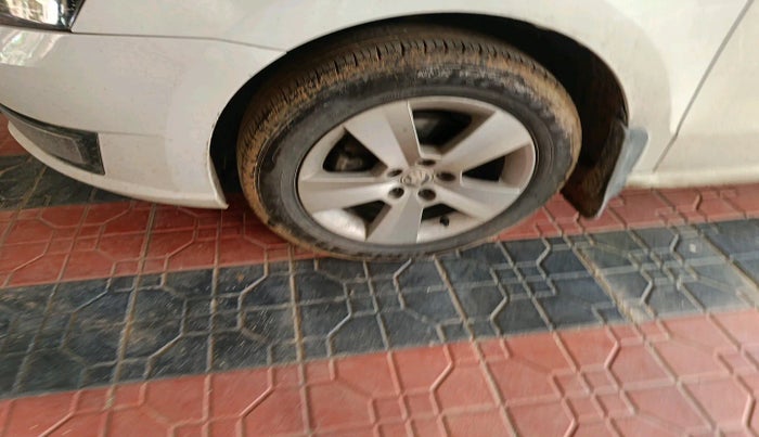 2019 Skoda Rapid AMBITION 1.6 MPI MT, Petrol, Manual, 56,125 km, tyre