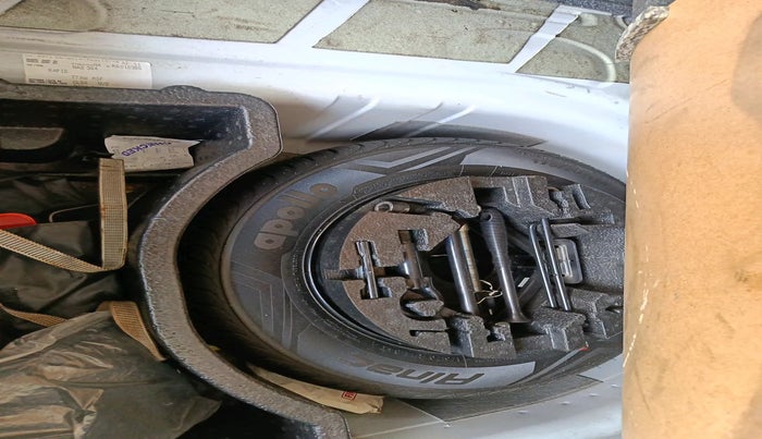 2019 Skoda Rapid AMBITION 1.6 MPI MT, Petrol, Manual, 56,125 km, tyre