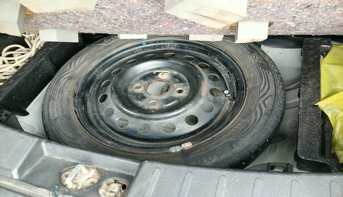 2014 Maruti Wagon R 1.0 VXI, Petrol, Manual, 1,08,955 km, tyre