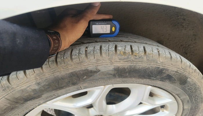 2013 Ford Ecosport TITANIUM 1.0L ECOBOOST, Petrol, Manual, 1,08,338 km, tyre