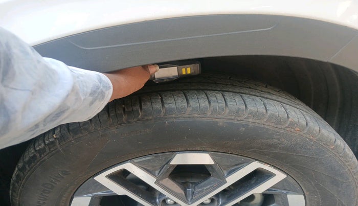 2025 Hyundai VENUE SX (O) 1.0 TURBO DCT, Petrol, Automatic, 4,913 km, tyre