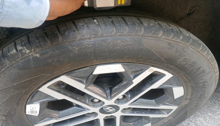 2025 Hyundai VENUE SX (O) 1.0 TURBO DCT, Petrol, Automatic, 4,913 km, tyre