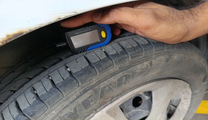 2013 Maruti Wagon R 1.0 VXI, Petrol, Manual, 54,189 km, tyre