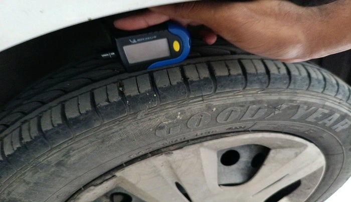 2013 Maruti Wagon R 1.0 VXI, Petrol, Manual, 54,189 km, tyre