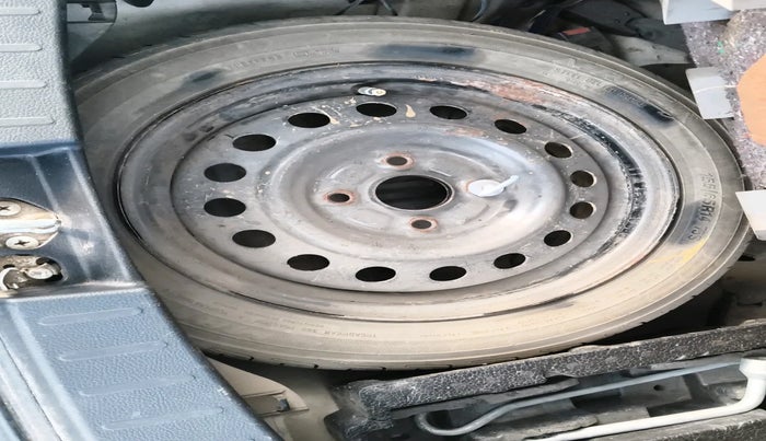 2015 Maruti Wagon R 1.0 VXI, Petrol, Manual, 1,12,742 km, tyre