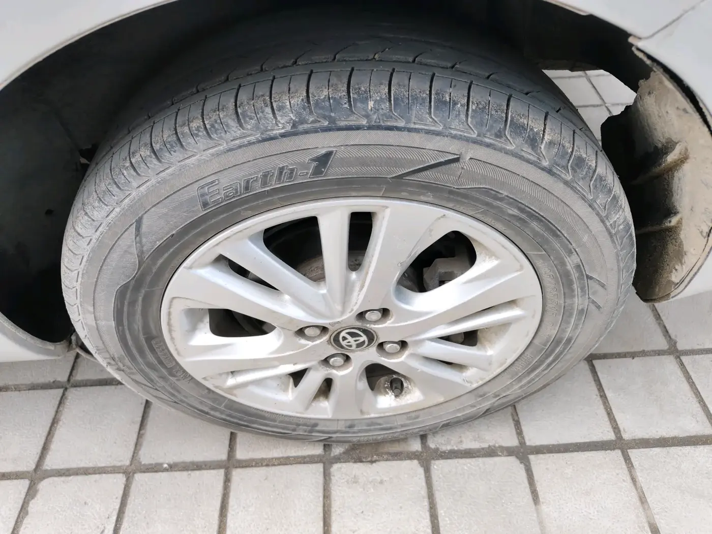 2018 Toyota YARIS V MT, Petrol, Manual, 1,07,396 km, tyre