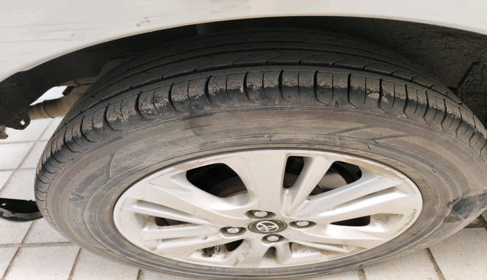 2018 Toyota YARIS V MT, Petrol, Manual, 1,07,396 km, tyre