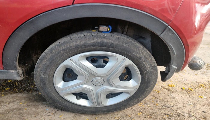 2018 Tata NEXON XM PETROL, Petrol, Manual, 70,488 km, tyre