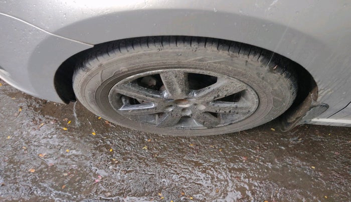 2012 Volkswagen Vento HIGHLINE DIESEL 1.6, Diesel, Manual, 1,15,371 km, tyre