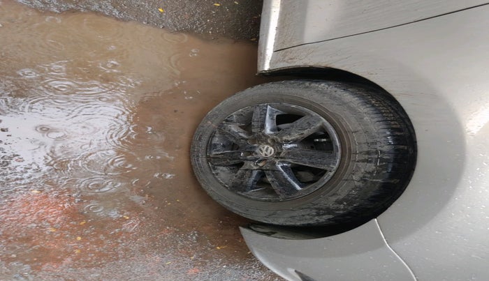 2012 Volkswagen Vento HIGHLINE DIESEL 1.6, Diesel, Manual, 1,15,371 km, tyre