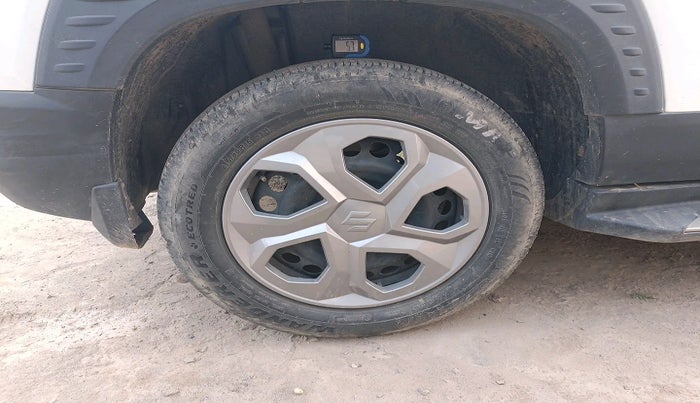 2023 Maruti BREZZA VXI SMART HYBRID, Petrol, Manual, 24,760 km, tyre