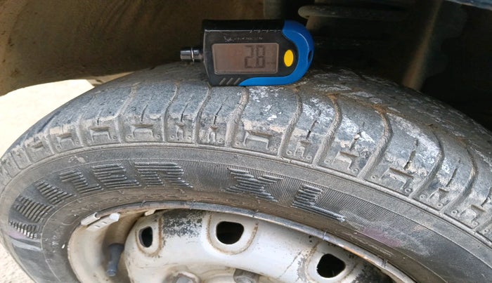 2011 Maruti Omni 5 STR, Petrol, Manual, 41,436 km, tyre