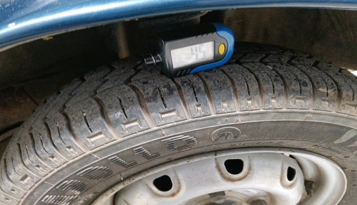 2011 Maruti Omni 5 STR, Petrol, Manual, 41,436 km, tyre