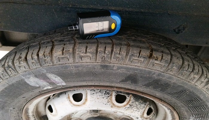 2011 Maruti Omni 5 STR, Petrol, Manual, 41,436 km, tyre