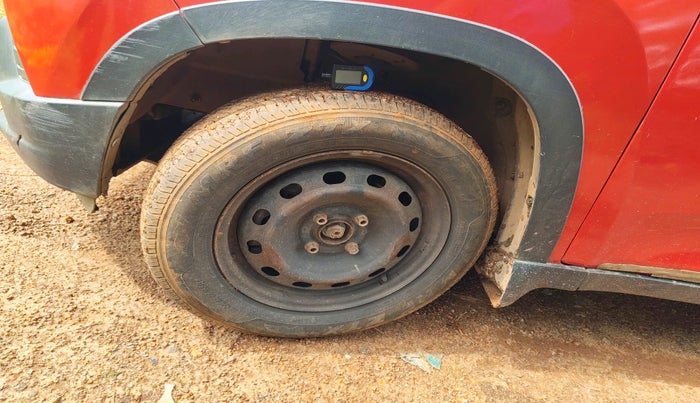 2016 Mahindra Kuv100 K6 6 STR, Petrol, Manual, 95,422 km, tyre