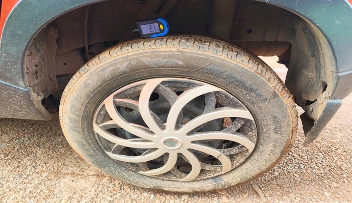 2016 Mahindra Kuv100 K6 6 STR, Petrol, Manual, 95,422 km, tyre