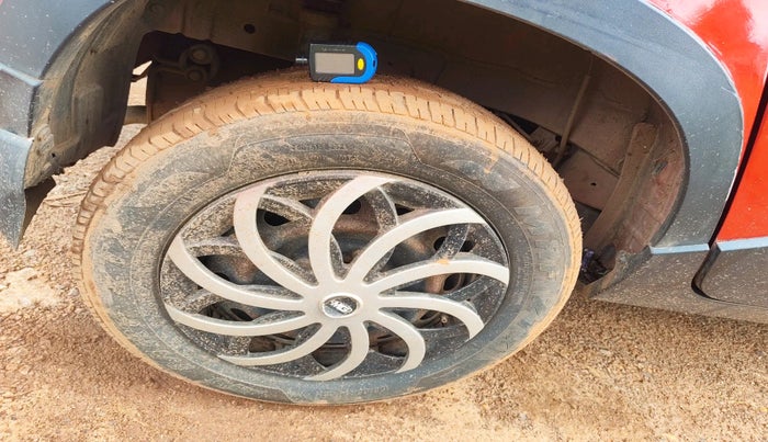 2016 Mahindra Kuv100 K6 6 STR, Petrol, Manual, 95,422 km, tyre