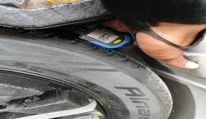 2015 Skoda Rapid 1.5 TDI CR STYLE PLUS AT, Diesel, Automatic, 1,50,050 km, tyre