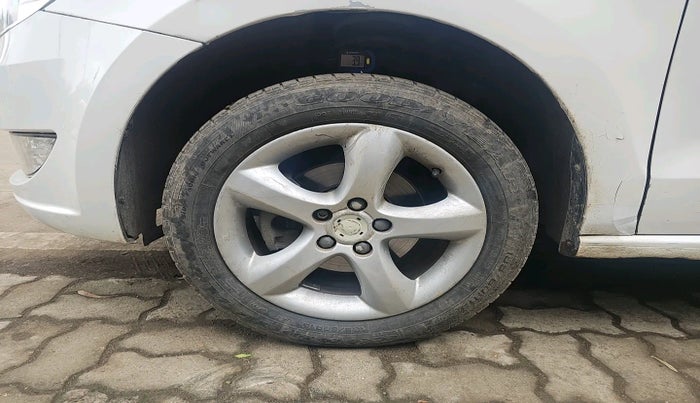 2012 Skoda Rapid ELEGANCE 1.6 MPI AT, Petrol, Automatic, 92,437 km, tyre