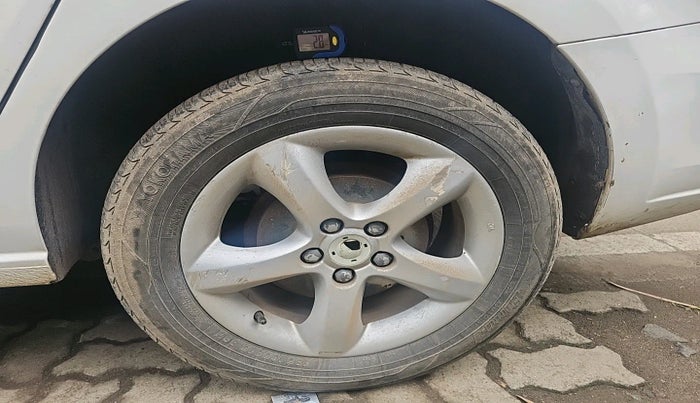 2012 Skoda Rapid ELEGANCE 1.6 MPI AT, Petrol, Automatic, 92,437 km, tyre