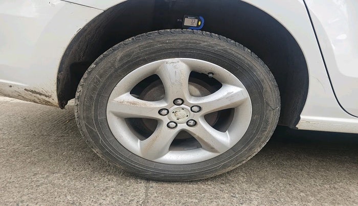 2012 Skoda Rapid ELEGANCE 1.6 MPI AT, Petrol, Automatic, 92,437 km, tyre