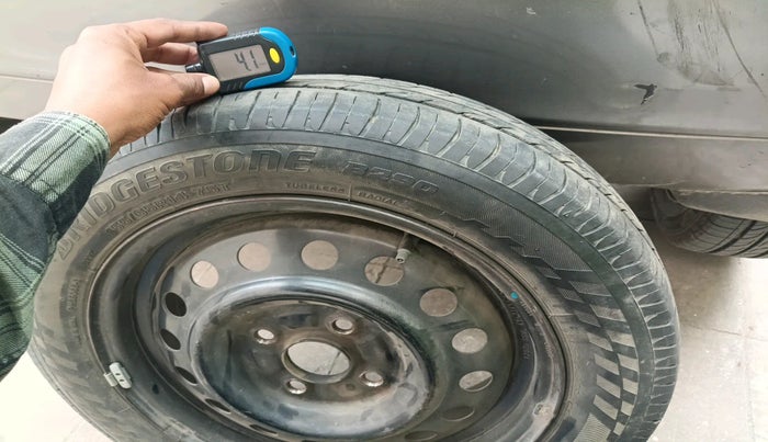 2012 Maruti Wagon R 1.0 VXI, Petrol, Manual, 1,42,424 km, tyre