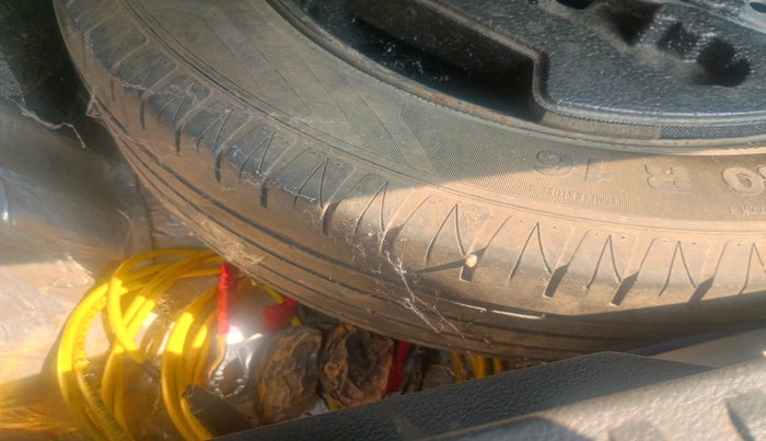 2016 Maruti Vitara Brezza ZDI PLUS, Diesel, Manual, 1,07,411 km, tyre