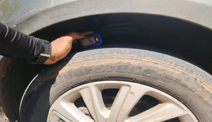 2015 Maruti Swift Dzire ZXI, Petrol, Manual, 1,09,899 km, tyre