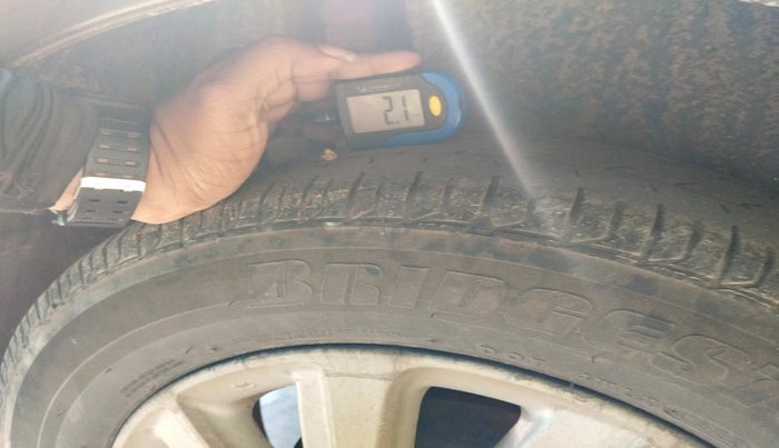 2015 Maruti Swift Dzire ZXI, Petrol, Manual, 1,09,899 km, tyre