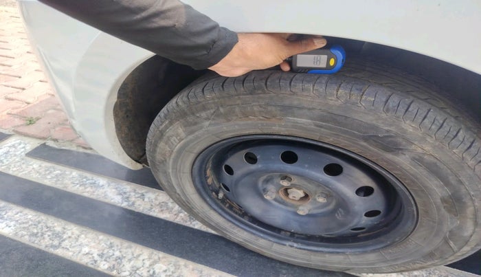 2017 Maruti Dzire VDI, Diesel, Manual, 1,31,598 km, tyre