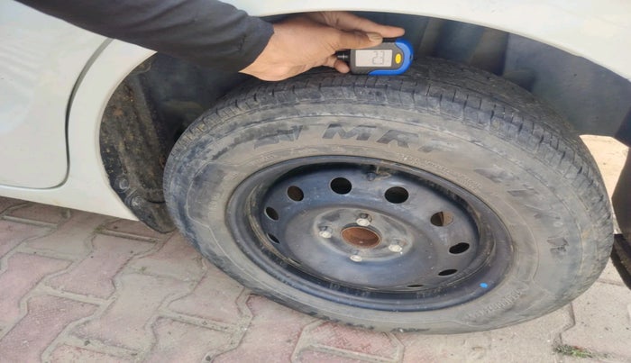 2017 Maruti Dzire VDI, Diesel, Manual, 1,31,598 km, tyre