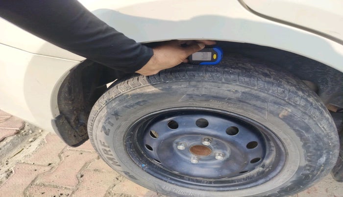 2017 Maruti Dzire VDI, Diesel, Manual, 1,31,598 km, tyre