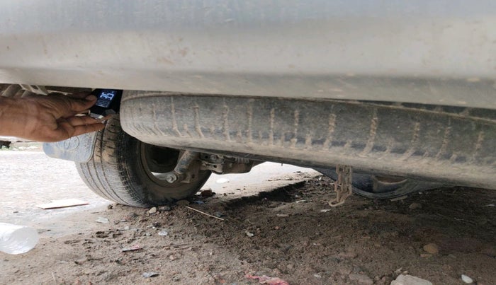 2012 Toyota Innova VX 2.5 8 STR, Diesel, Manual, 1,21,468 km, tyre