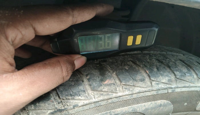 2022 Renault Kwid RXT 1.0, Petrol, Manual, 10,124 km, tyre