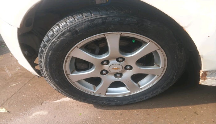 2013 Chevrolet Cruze LTZ AT, Diesel, Automatic, 1,04,919 km, tyre