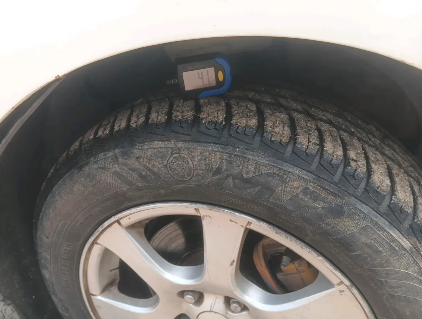 2013 Chevrolet Cruze LTZ AT, Diesel, Automatic, 1,04,927 km, tyre