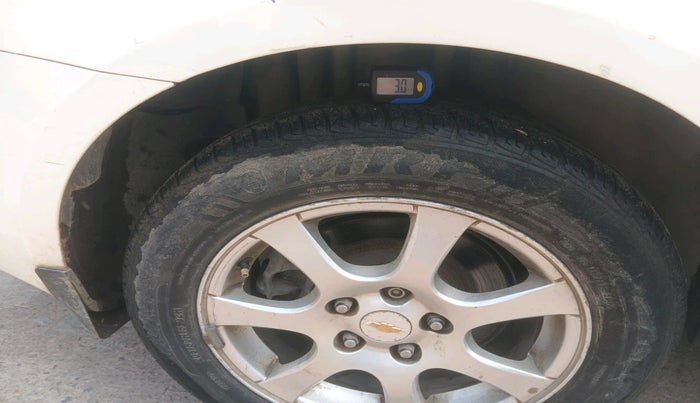 2013 Chevrolet Cruze LTZ AT, Diesel, Automatic, 1,04,919 km, tyre