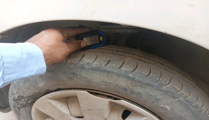 2011 Maruti Wagon R 1.0 LXI, Petrol, Manual, 1,07,673 km, tyre