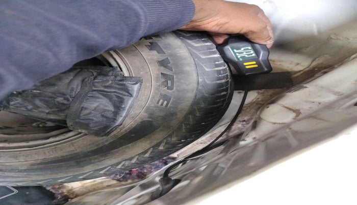 2016 Renault Kwid RXT 0.8, Petrol, Manual, 60,486 km, tyre