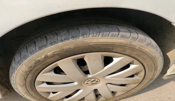 2017 Volkswagen Polo COMFORTLINE 1.2L, Petrol, Manual, 72,628 km, tyre