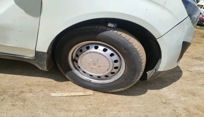 2021 Mahindra MARAZZO M2 8 STR, Diesel, Manual, 1,40,469 km, tyre