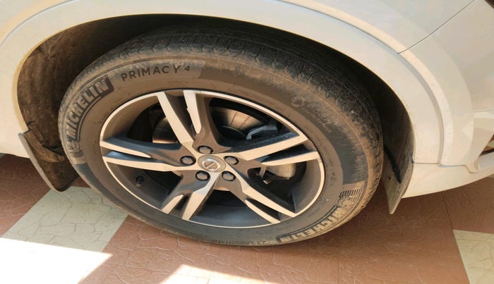 2022 Volvo XC 40 T4 R Design, Petrol, Automatic, 47,258 km, tyre