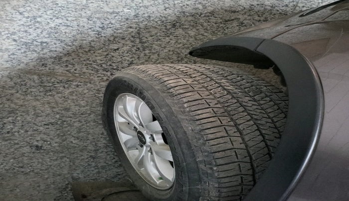 2017 Mahindra XUV500 W10, Diesel, Manual, 55,494 km, tyre