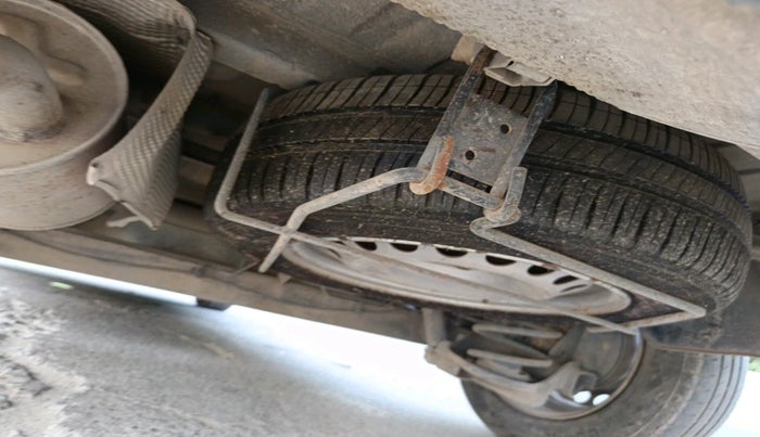 2017 Renault Lodgy 85 PS RXE 7 STR, Diesel, Manual, 1,50,108 km, tyre