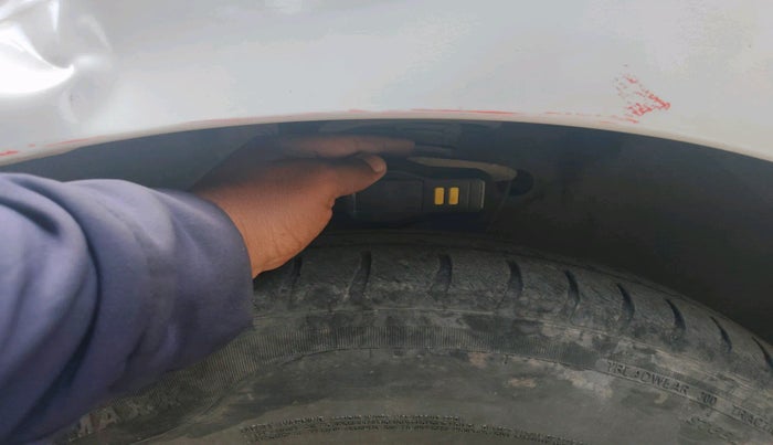 2018 Maruti Swift VXI AMT, Petrol, Automatic, 36,782 km, tyre